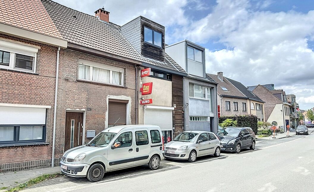 Commercieel gelijkvloers te koop in Aartselaar