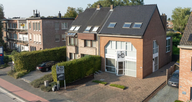 Gebouw voor gemengd gebruik te koop in Aartselaar